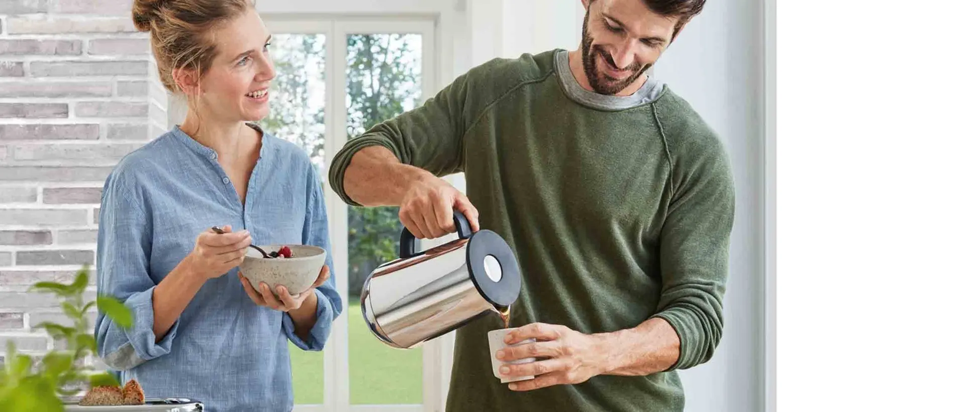 Insulation Drinkware  Steal the show at the next meeting with a chic thermos jug and enjoy hot coffee or tea for hours!